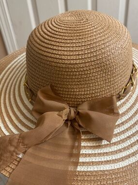 Lucky Brand Tan and White Straw Sun Hat with Ribbon